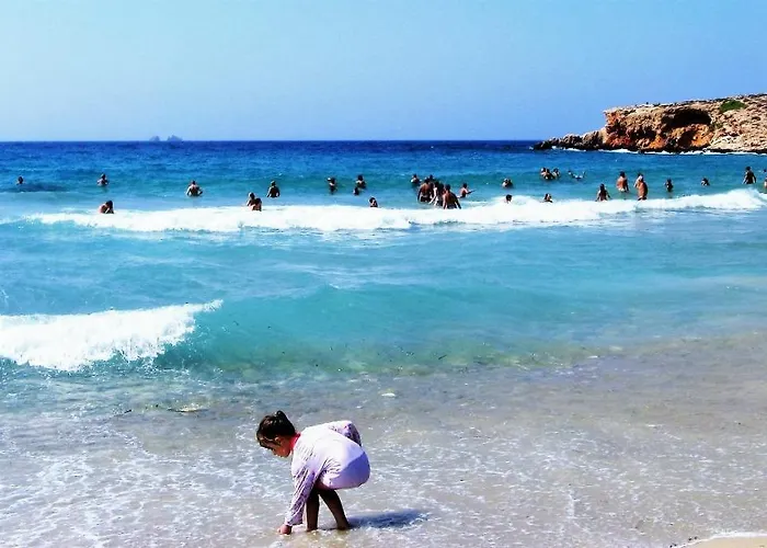 Nesaea Seafront House בית נופש
