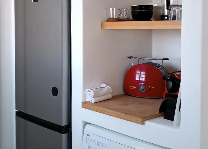 Nesaea Seafront House בית נופש *