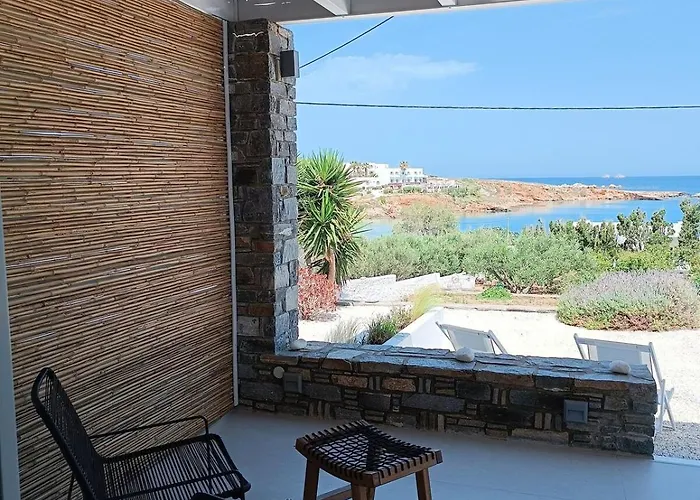 Nesaea Seafront House בית נופש