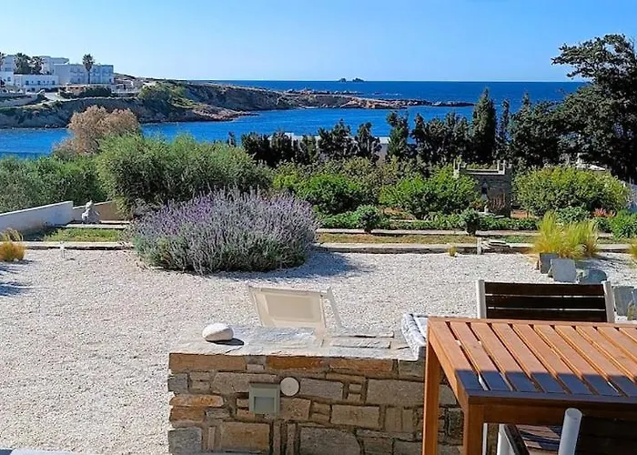 Nesaea Seafront House בית נופש *