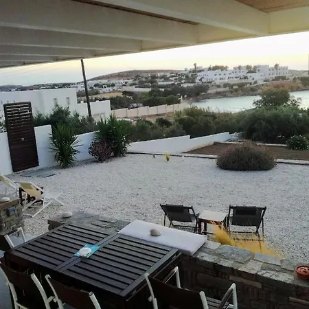 بيت للعطل Nesaea Seafront House Parasporos