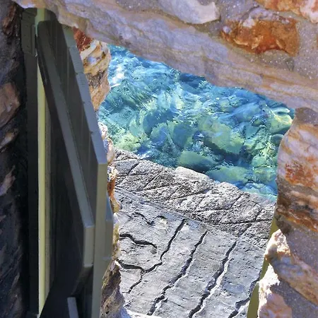 Nesaea Seafront House Hébergement de vacances