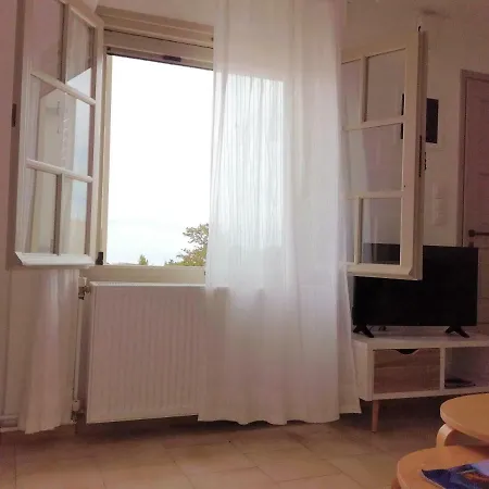 بيت للعطل Nesaea Seafront House *