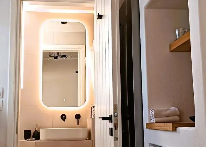 Nesaea Seafront House *