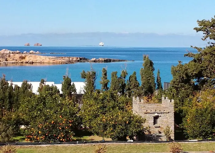 Nesaea Seafront House *